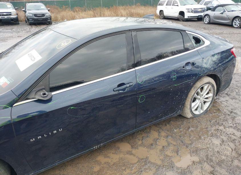 Photo 6 of 2016 Chevrolet Malibu 1LT (VIN 1G1ZE5ST1GF331957)