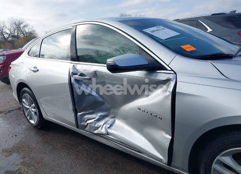 Photo 6 of 2017 Chevrolet Malibu 1LT (VIN 1G1ZE5ST1HF105659)