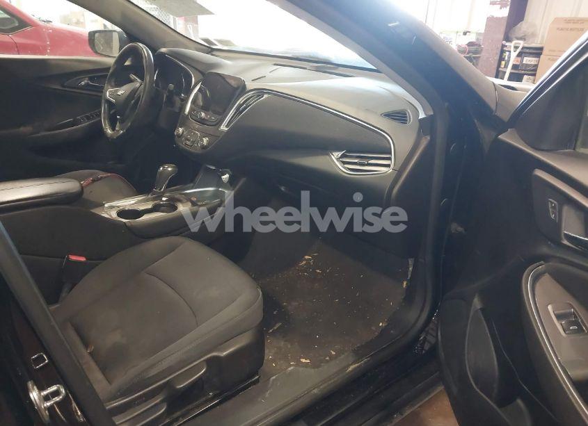 Photo 5 of 2017 Chevrolet Malibu 1LT (VIN 1G1ZE5ST1HF109467)