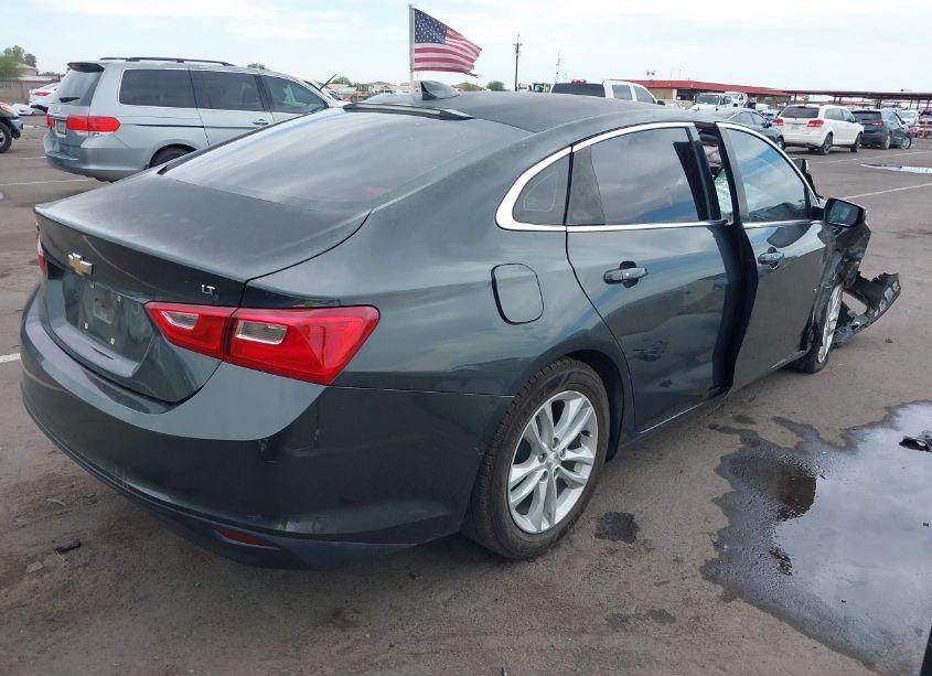 Photo 4 of 2017 Chevrolet Malibu 1LT (VIN 1G1ZE5ST1HF112255)