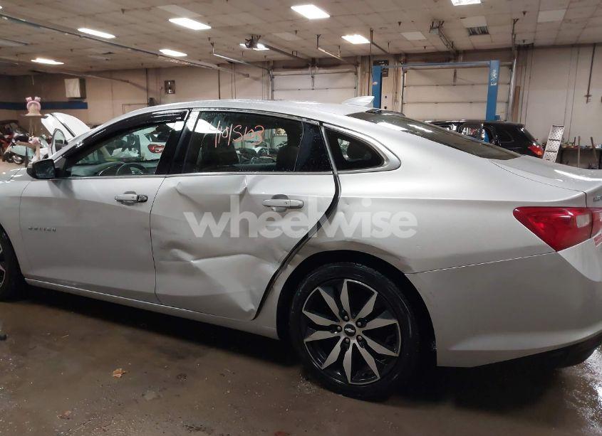 Photo 6 of 2017 Chevrolet Malibu 1LT (VIN 1G1ZE5ST1HF113907)