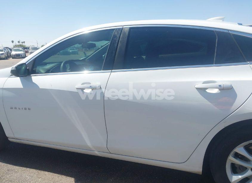 Photo 14 of 2017 Chevrolet Malibu 1LT (VIN 1G1ZE5ST1HF117164)