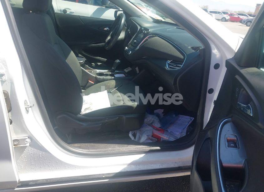 Photo 5 of 2017 Chevrolet Malibu 1LT (VIN 1G1ZE5ST1HF117164)