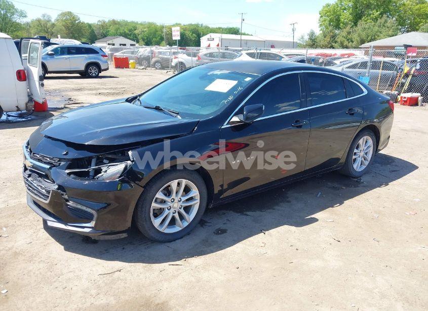 Photo 2 of 2017 Chevrolet Malibu 1LT (VIN 1G1ZE5ST1HF129170)