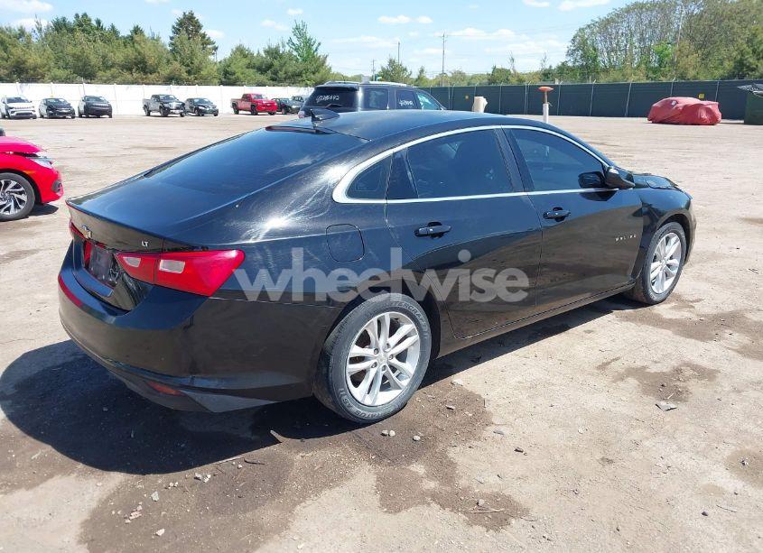 Photo 4 of 2017 Chevrolet Malibu 1LT (VIN 1G1ZE5ST1HF129170)