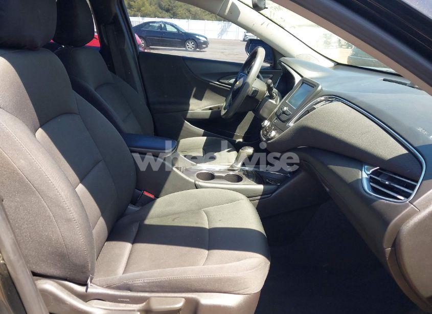 Photo 5 of 2017 Chevrolet Malibu 1LT (VIN 1G1ZE5ST1HF129170)