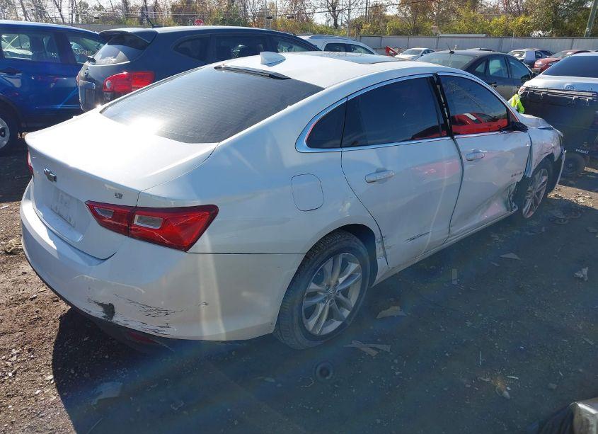 Photo 4 of 2017 Chevrolet Malibu 1LT (VIN 1G1ZE5ST1HF142663)
