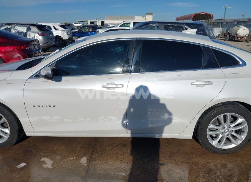 Photo 15 of 2017 Chevrolet Malibu 1LT (VIN 1G1ZE5ST1HF142789)