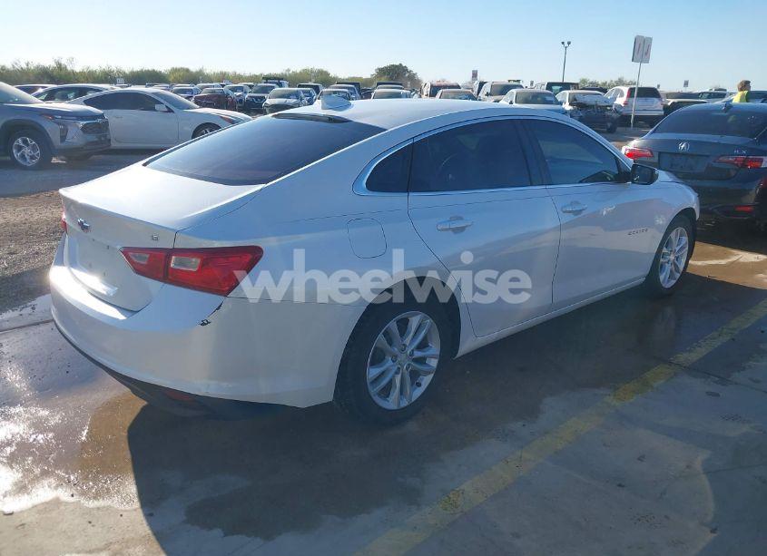 Photo 4 of 2017 Chevrolet Malibu 1LT (VIN 1G1ZE5ST1HF142789)