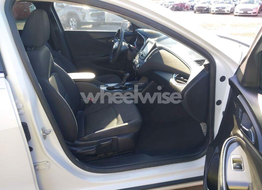 Photo 5 of 2017 Chevrolet Malibu 1LT (VIN 1G1ZE5ST1HF142789)