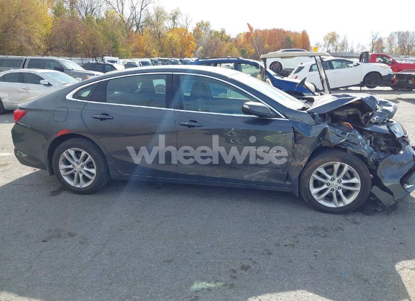 Photo 13 of 2017 Chevrolet Malibu 1LT (VIN 1G1ZE5ST1HF152349)