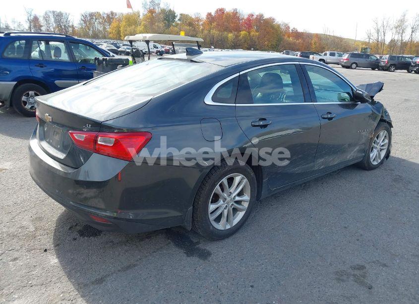 Photo 4 of 2017 Chevrolet Malibu 1LT (VIN 1G1ZE5ST1HF152349)