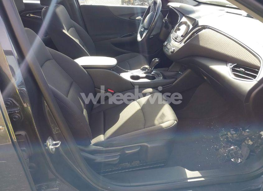 Photo 5 of 2017 Chevrolet Malibu 1LT (VIN 1G1ZE5ST1HF152349)