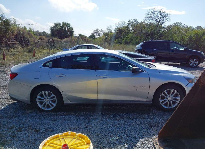 Photo 13 of 2017 Chevrolet Malibu 1LT (VIN 1G1ZE5ST1HF152867)