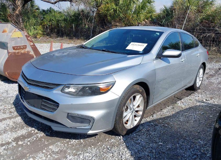 Photo 2 of 2017 Chevrolet Malibu 1LT (VIN 1G1ZE5ST1HF152867)