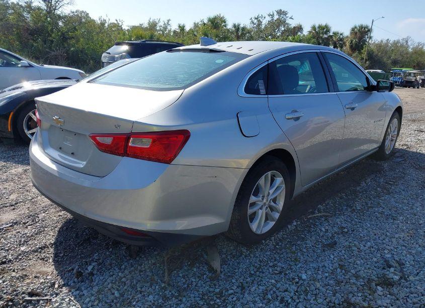 Photo 4 of 2017 Chevrolet Malibu 1LT (VIN 1G1ZE5ST1HF152867)