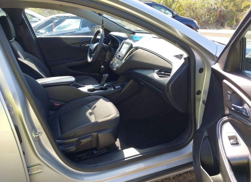 Photo 5 of 2017 Chevrolet Malibu 1LT (VIN 1G1ZE5ST1HF152867)