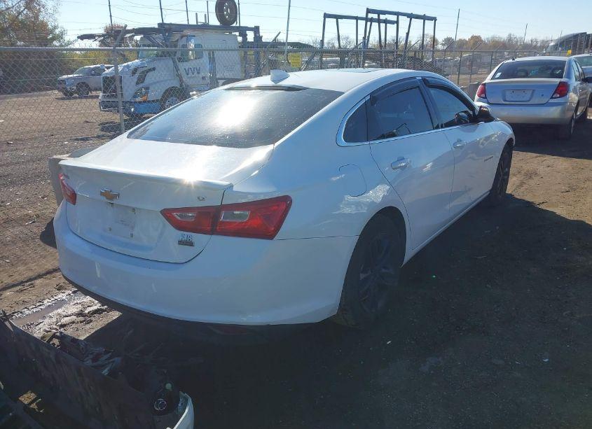 Photo 4 of 2017 Chevrolet Malibu 1LT (VIN 1G1ZE5ST1HF156899)