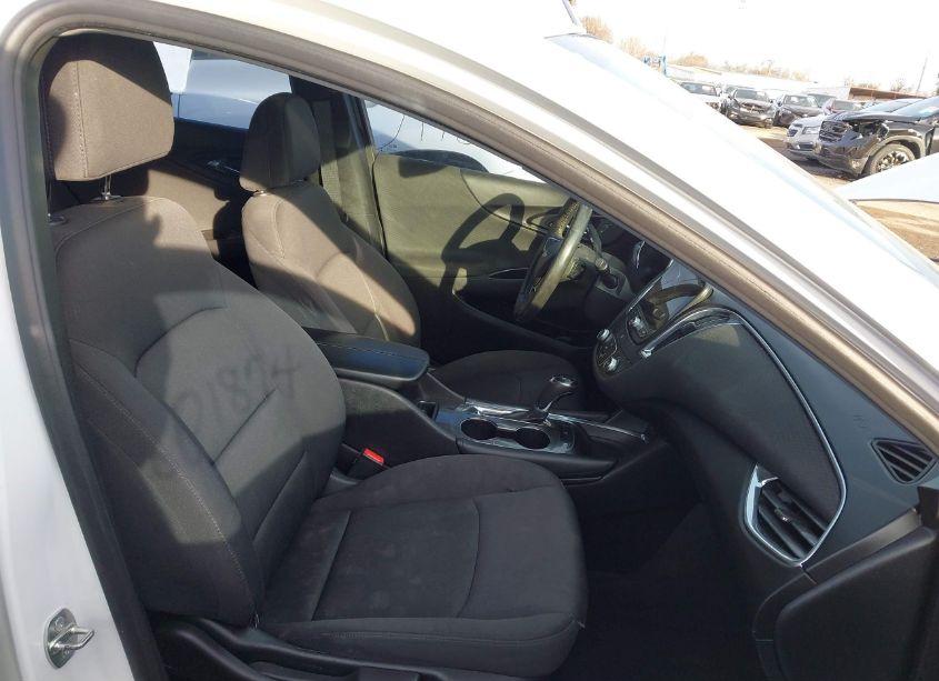 Photo 5 of 2017 Chevrolet Malibu 1LT (VIN 1G1ZE5ST1HF156899)