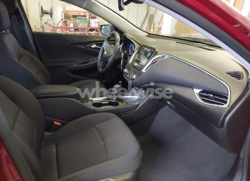 Photo 5 of 2017 Chevrolet Malibu 1LT (VIN 1G1ZE5ST1HF161729)