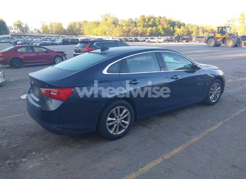 Photo 4 of 2017 Chevrolet Malibu 1LT (VIN 1G1ZE5ST1HF163500)