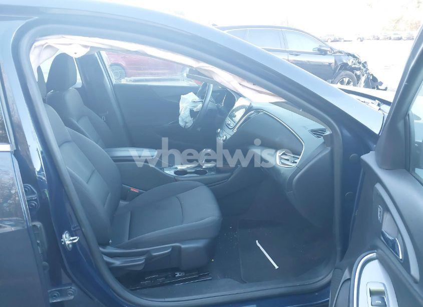 Photo 5 of 2017 Chevrolet Malibu 1LT (VIN 1G1ZE5ST1HF163500)