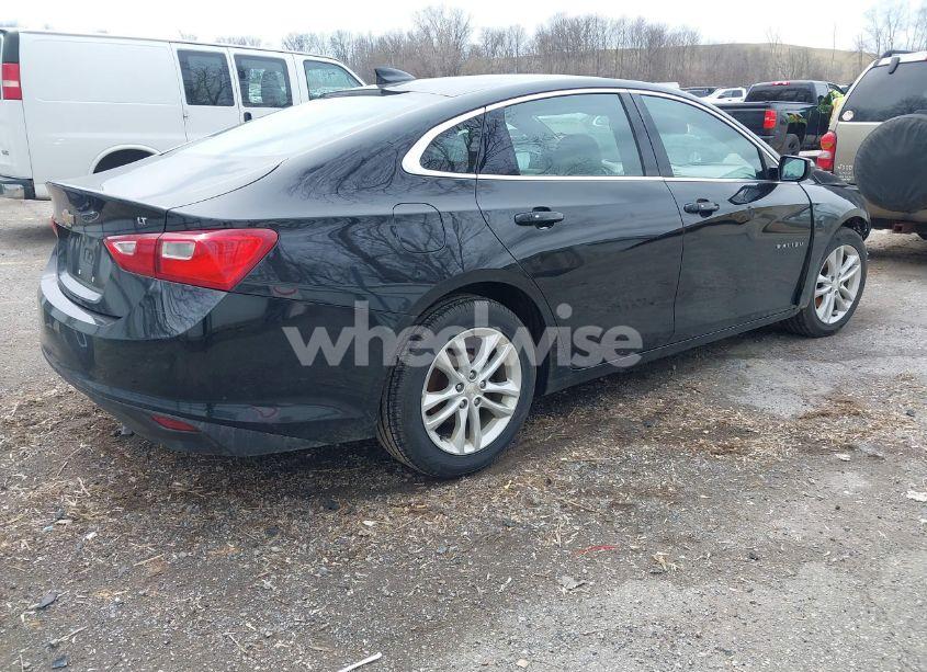 Photo 4 of 2017 Chevrolet Malibu 1LT (VIN 1G1ZE5ST1HF166624)