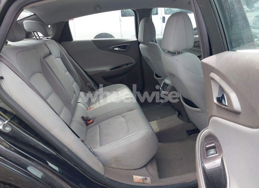 Photo 8 of 2017 Chevrolet Malibu 1LT (VIN 1G1ZE5ST1HF166624)