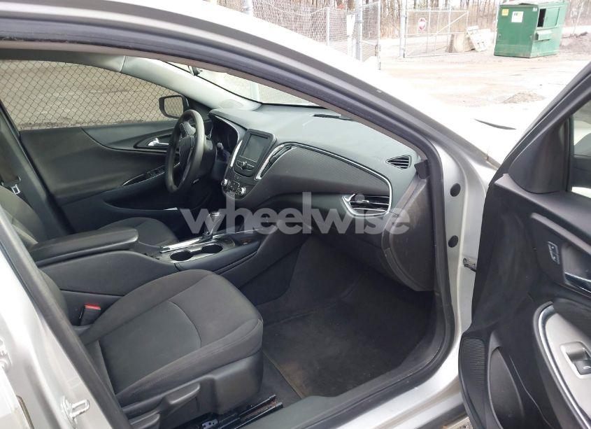 Photo 5 of 2017 Chevrolet Malibu 1LT (VIN 1G1ZE5ST1HF173153)