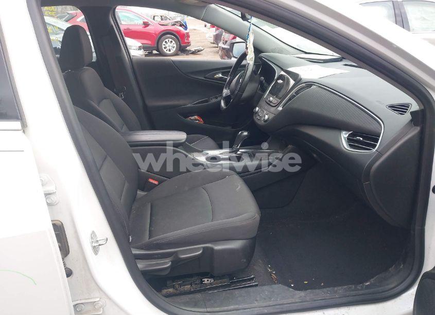 Photo 5 of 2017 Chevrolet Malibu 1LT (VIN 1G1ZE5ST1HF192785)