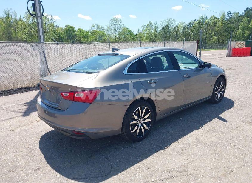Photo 4 of 2017 Chevrolet Malibu 1LT (VIN 1G1ZE5ST1HF196271)