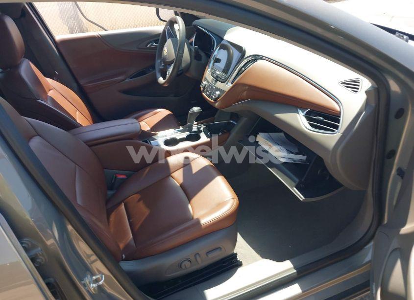 Photo 5 of 2017 Chevrolet Malibu 1LT (VIN 1G1ZE5ST1HF196271)