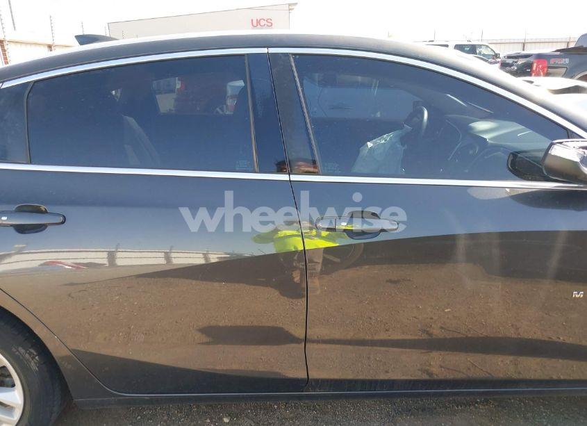 Photo 13 of 2017 Chevrolet Malibu 1LT (VIN 1G1ZE5ST1HF198120)