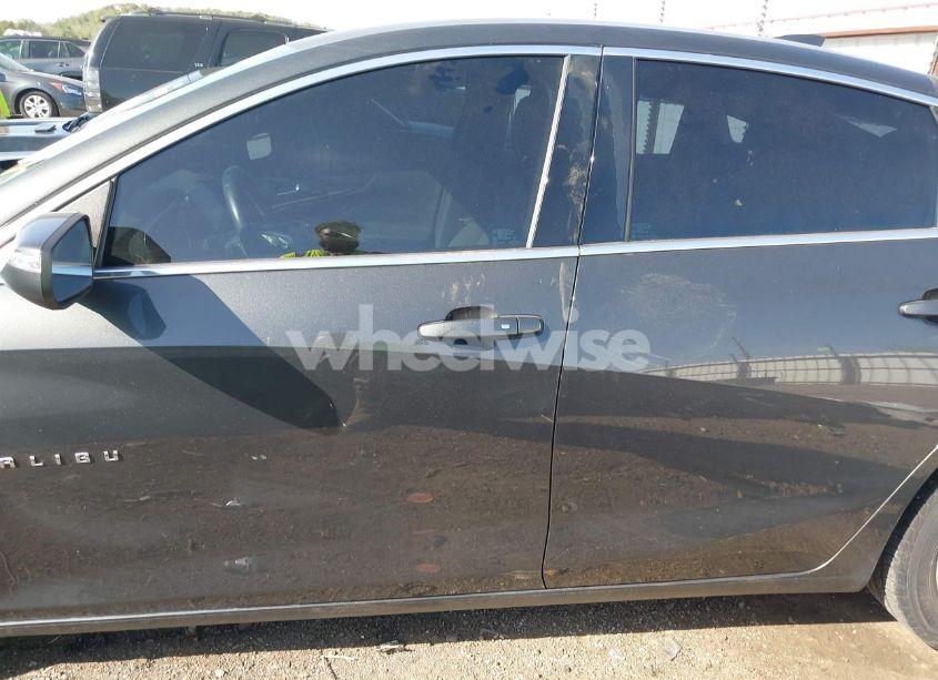 Photo 14 of 2017 Chevrolet Malibu 1LT (VIN 1G1ZE5ST1HF198120)