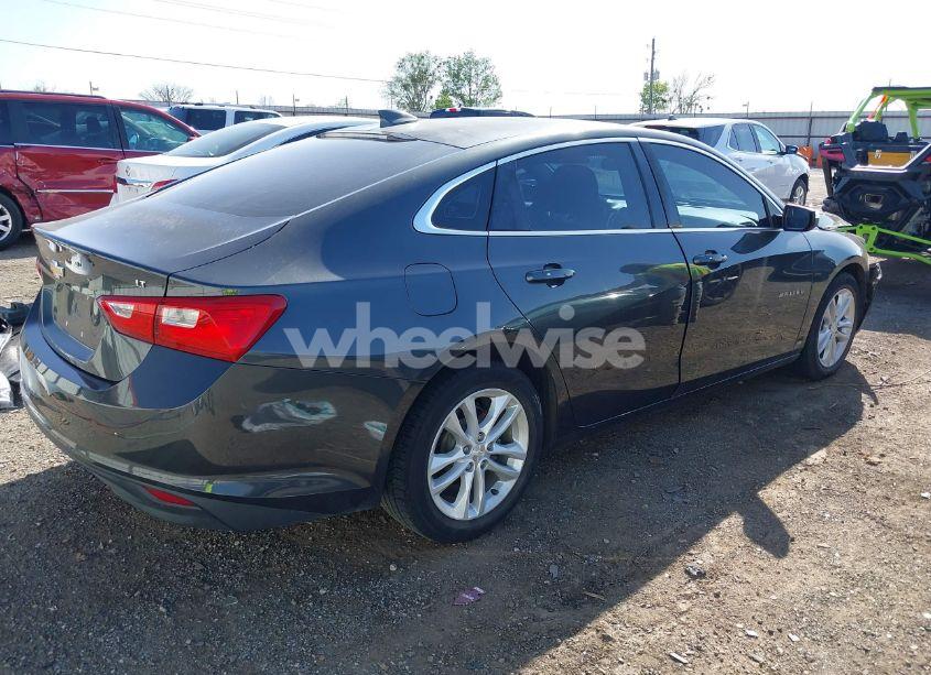 Photo 4 of 2017 Chevrolet Malibu 1LT (VIN 1G1ZE5ST1HF198120)
