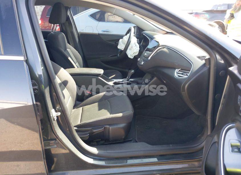 Photo 5 of 2017 Chevrolet Malibu 1LT (VIN 1G1ZE5ST1HF198120)