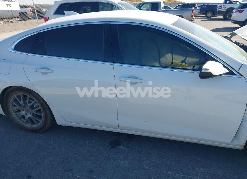 Photo 13 of 2017 Chevrolet Malibu 1LT (VIN 1G1ZE5ST1HF211450)