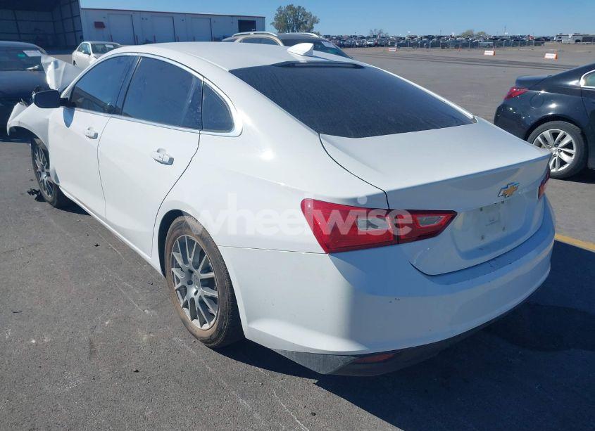 Photo 3 of 2017 Chevrolet Malibu 1LT (VIN 1G1ZE5ST1HF211450)