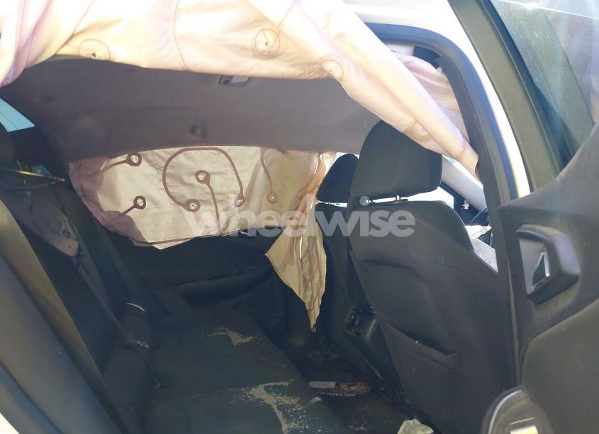 Photo 8 of 2017 Chevrolet Malibu 1LT (VIN 1G1ZE5ST1HF211450)