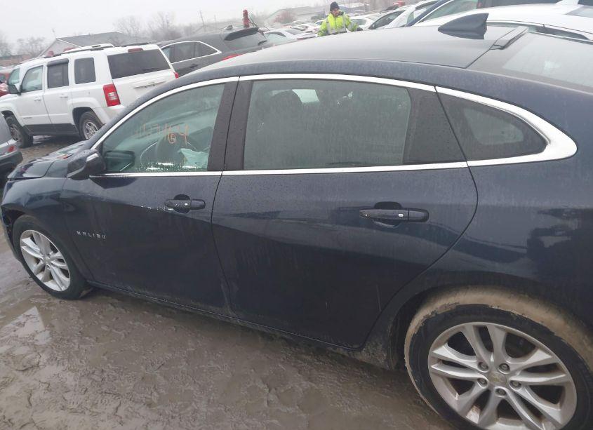 Photo 14 of 2017 Chevrolet Malibu 1LT (VIN 1G1ZE5ST1HF221301)