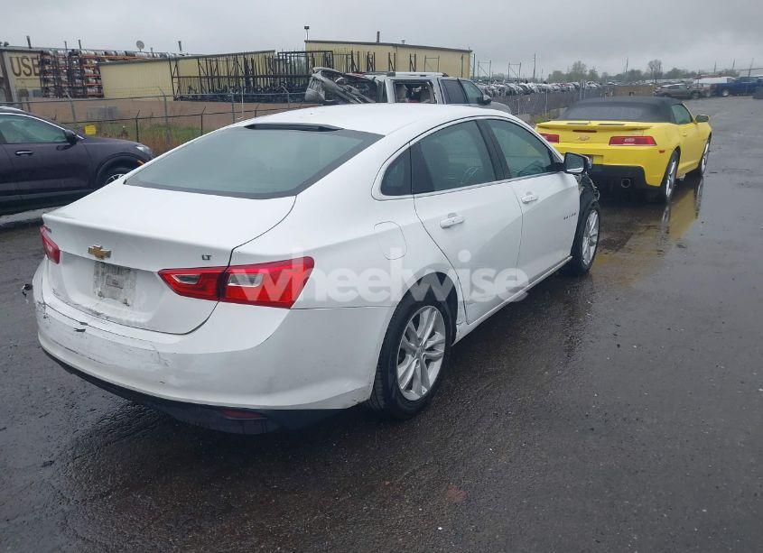 Photo 4 of 2017 Chevrolet Malibu 1LT (VIN 1G1ZE5ST1HF226899)