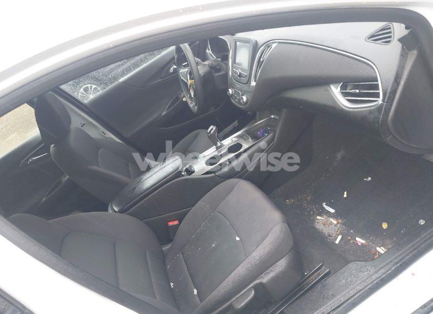 Photo 5 of 2017 Chevrolet Malibu 1LT (VIN 1G1ZE5ST1HF226899)