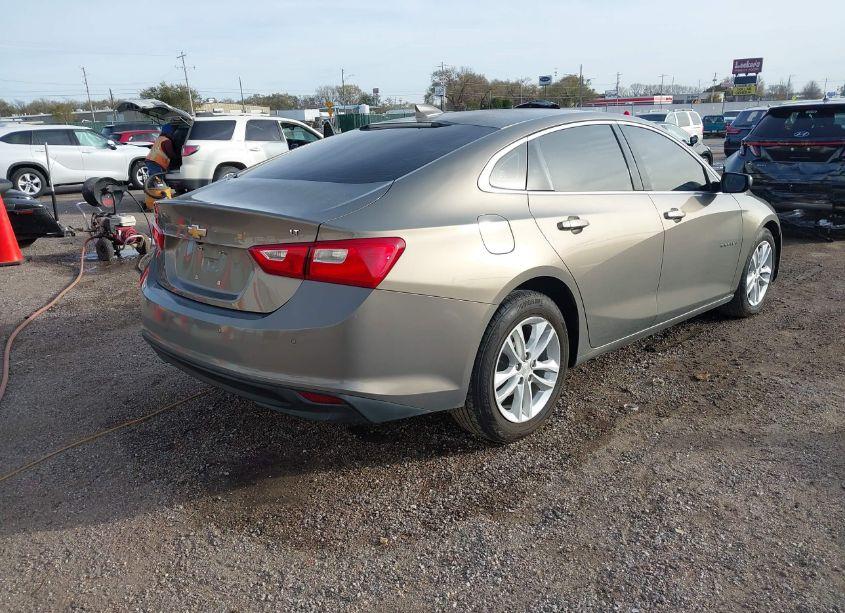 Photo 4 of 2017 Chevrolet Malibu 1LT (VIN 1G1ZE5ST1HF227857)