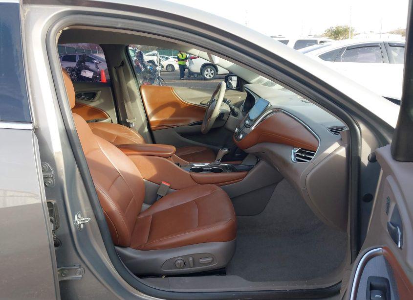 Photo 5 of 2017 Chevrolet Malibu 1LT (VIN 1G1ZE5ST1HF227857)