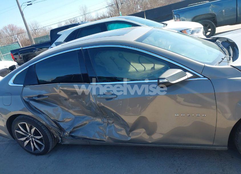 Photo 14 of 2017 Chevrolet Malibu 1LT (VIN 1G1ZE5ST1HF233898)