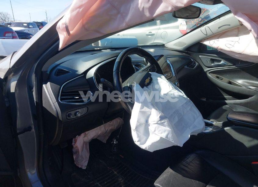 Photo 5 of 2017 Chevrolet Malibu 1LT (VIN 1G1ZE5ST1HF233898)