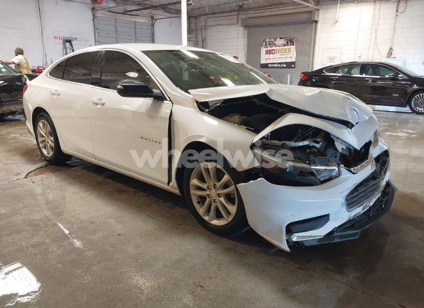 2017 Chevrolet Malibu 1LT (VIN 1G1ZE5ST1HF233996) main photo