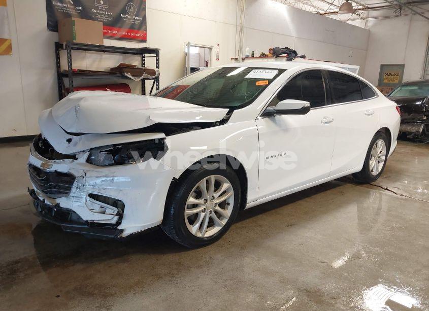 Photo 2 of 2017 Chevrolet Malibu 1LT (VIN 1G1ZE5ST1HF233996)