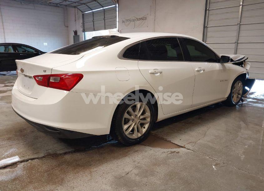 Photo 4 of 2017 Chevrolet Malibu 1LT (VIN 1G1ZE5ST1HF233996)