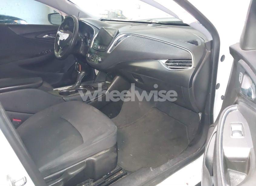 Photo 5 of 2017 Chevrolet Malibu 1LT (VIN 1G1ZE5ST1HF233996)